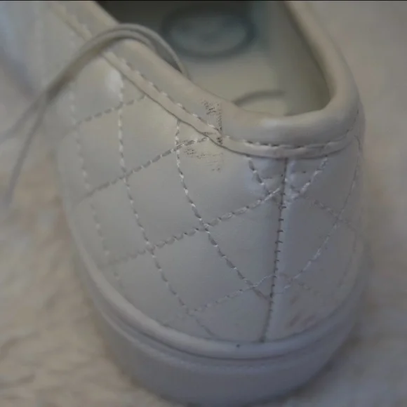 Cat & Jack Kids' White Slip-On Sneakers - Picture 8 of 10